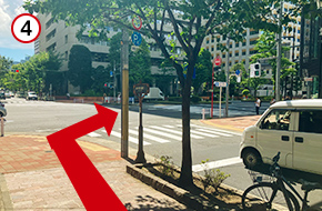 みゆき通りを直進したのち、東銀座5丁目の交差点を右折して昭和通りに入ってください。